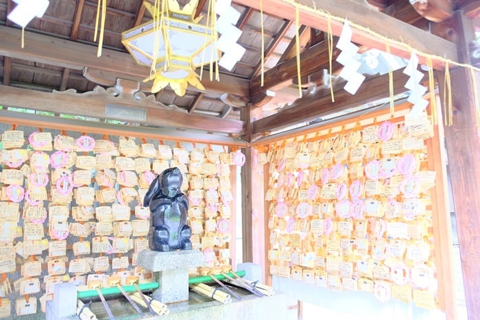 岡崎神社のフォトジェニクなうさぎ像